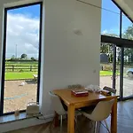 بيت للعطل 3 Bed Sleeps 6 - Free Parking