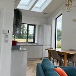 3 Bed Sleeps 6 - Free Parking