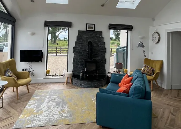 3 Bed Sleeps 6 - Free Parking 巴利纳斯洛